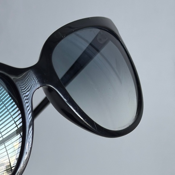 Ray-Ban RB4126 Black Sunglasses with Oversized Cat-Eye Frame and Gradient Lenses - Picture 6 of 9